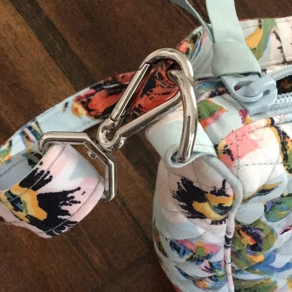 Gorgeous Vera Bradley crescent bag/with matching coin purse - Picture 7 of 10